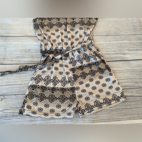 CONEY ISLAND Stylish Patterned romper/size 7-8 - Picture 4 of 10